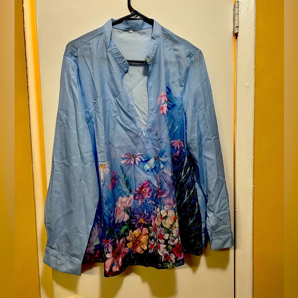 Woman’s size Large Floral Beautiful Blouse